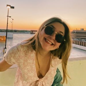 Meet your Posher, Abigail